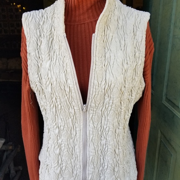 Vest - Picture 2 of 4